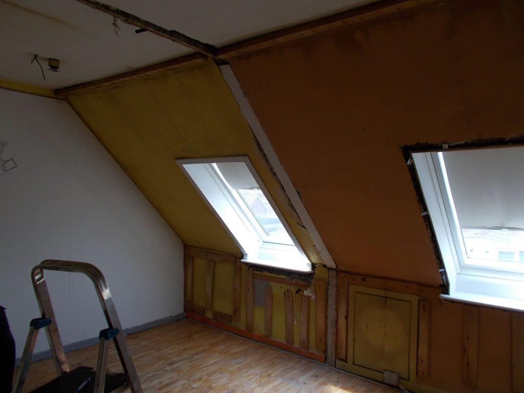 Loftrum med ovenlysvinduer før beklædning